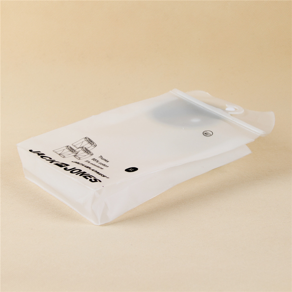 探索EVA袋的多元应用 挂钩袋与化妆EVA袋HR-E001的市场供应分析